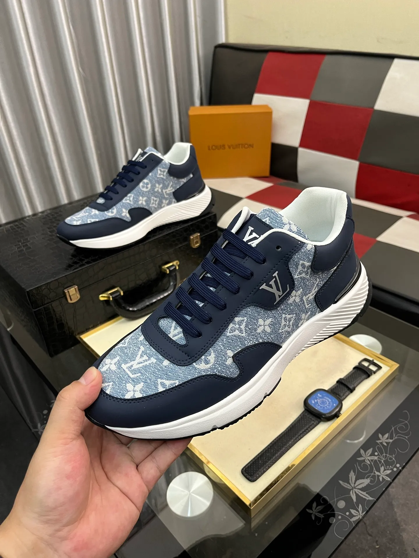 Men's shoes 💰458⌚️⌚️【LOUlS VUlTTON】Louis Vuitton ~ unique and casual style. LV counter purchasing 🏃casual shoes😍😍 are on sale at the men's counter at the same time. Italian imported brands select top-layer Italian cowhide. 🐑Sheepskin lining (refuses to discolor and grind feet) Sole: Original sole specially provided by the original factory 🎬Better in kind Code number: 38-444⃣️Color selection